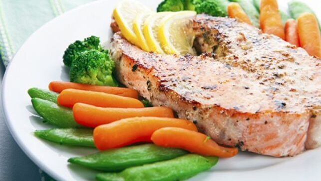 केटोजेनिक आहार के लिए मछली और सब्जियां