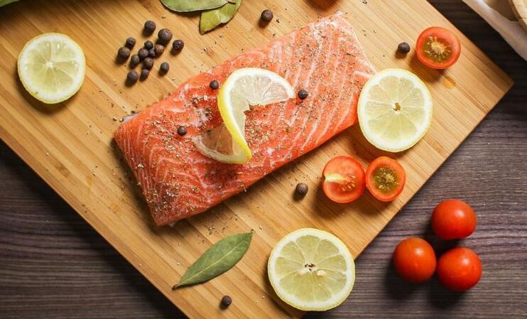 एक आहार पर वजन घटाने के लिए सब्जियों के साथ मछली